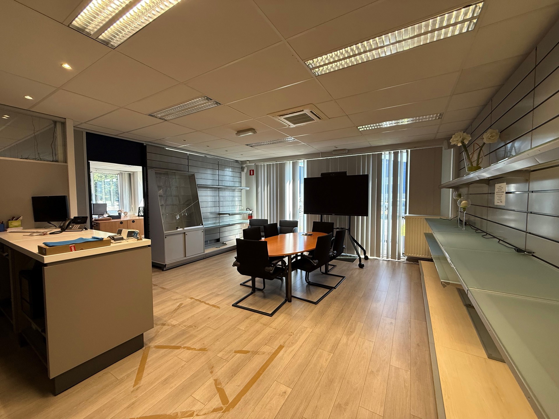 Polyvalente industrie unit met winkel, kantoren en magazijn - foto 5