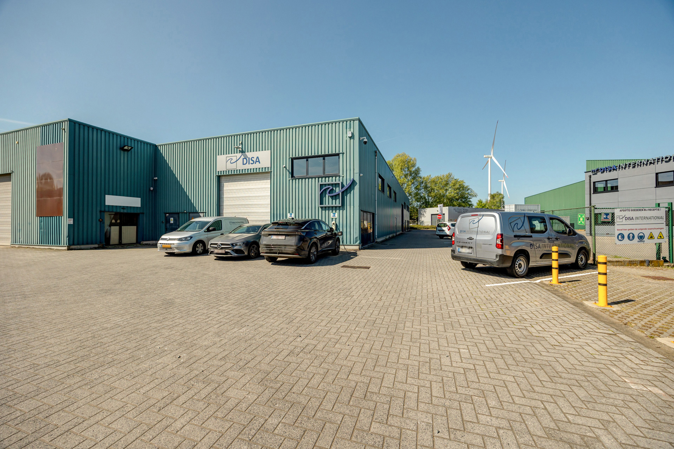 Industriehal van 1.432 m² met ongeveer 450 m² kantoren - foto 2