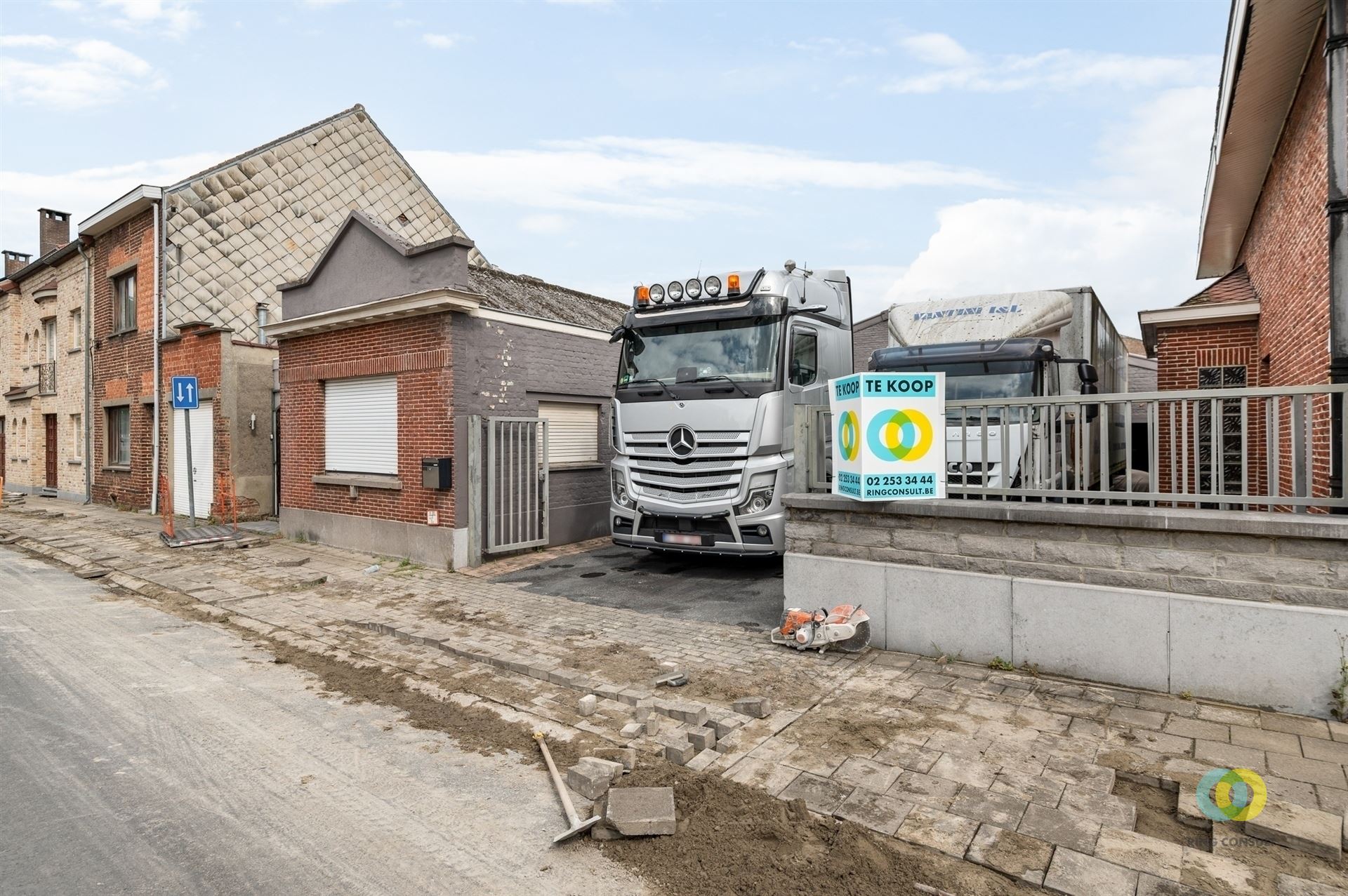 Bedrijfspand met loods, kantoor en woning - foto 4