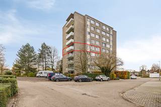 Ontdek dit verzorgd appartement, gelegen op het 4de verdiep, op een toplocatie in Mol. Dankzij de centrale ligging vlak bij het station en...