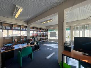 Een top commerciële ligging langs doorgaande weg, in Rekem. Met een vlotte verbinding naar M2, Value Retail, Maastricht en de op- en afritten van...