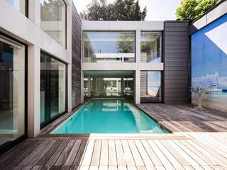 Idéalement située à proximité de la Place Brugmann et du Bois de la Cambre, à l'abri des regards et dissimulée en intérieur d'ilot, cette...