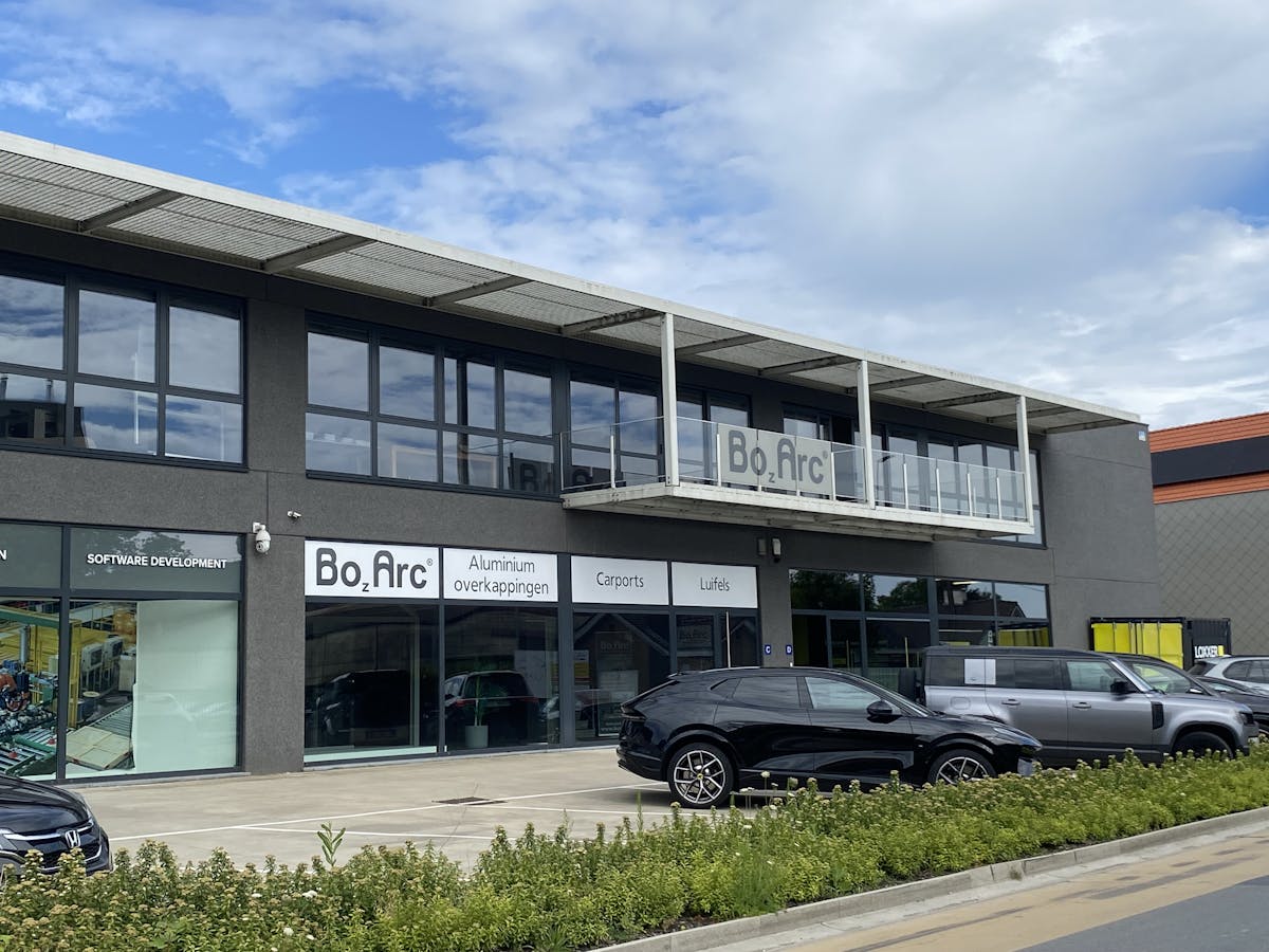 Opslagruimte/magazijn met showroom en bureel te huur. - foto 1