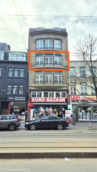 Zeer ruim totaal te renoveren appartementGelegen op de 3de verdieping van een karaktervol gebouw met 5 eenheden, nabij het Astridplein en het...