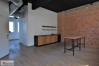 Espace bureau spacieux et lumineux de 81m² situé au 2ième étage dans un immeuble récent avec ascenseur et bien sécurisé (vidéosurveillance)...