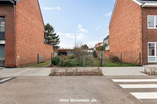 <p><span>Building lot for single-family homes in a prime location in Mechelen.</span></p><p><span>This beautifully oriented, west-facing building lot with an area of 138 m² offers the ideal opportunity to build your own home exactly as you wish. </span></p><p><span>According to current zoning regulations, the frontage width is 6.5 meters, and a maximum building depth of 12 meters is permitted on the ground floor.</span></p><p><span>The building lot is situated in a quiet residential neighborhood with schools, shops, and public transportation within a short distance. </span></p><p><span>In addition, its central location and easy access to major thoroughfares ensure excellent accessibility.</span></p><p><span> </span></p><p><span>Would you like more information, with no obligation? Feel free to contact us at 015/755 444 or <span>info@immovercammen.be</span></span><span>.</span></p><p><span> </span></p>