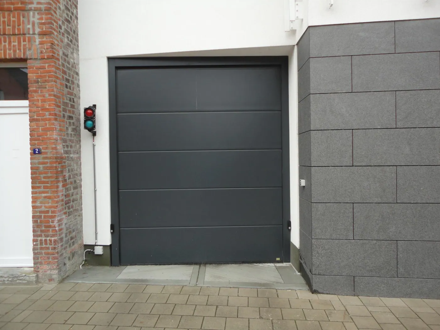 Ondergrondse staanplaats in het centrum van Zwijnaarde in de residentie Aline.
Bel voor meer inlichtingen naar 09/220.75.75