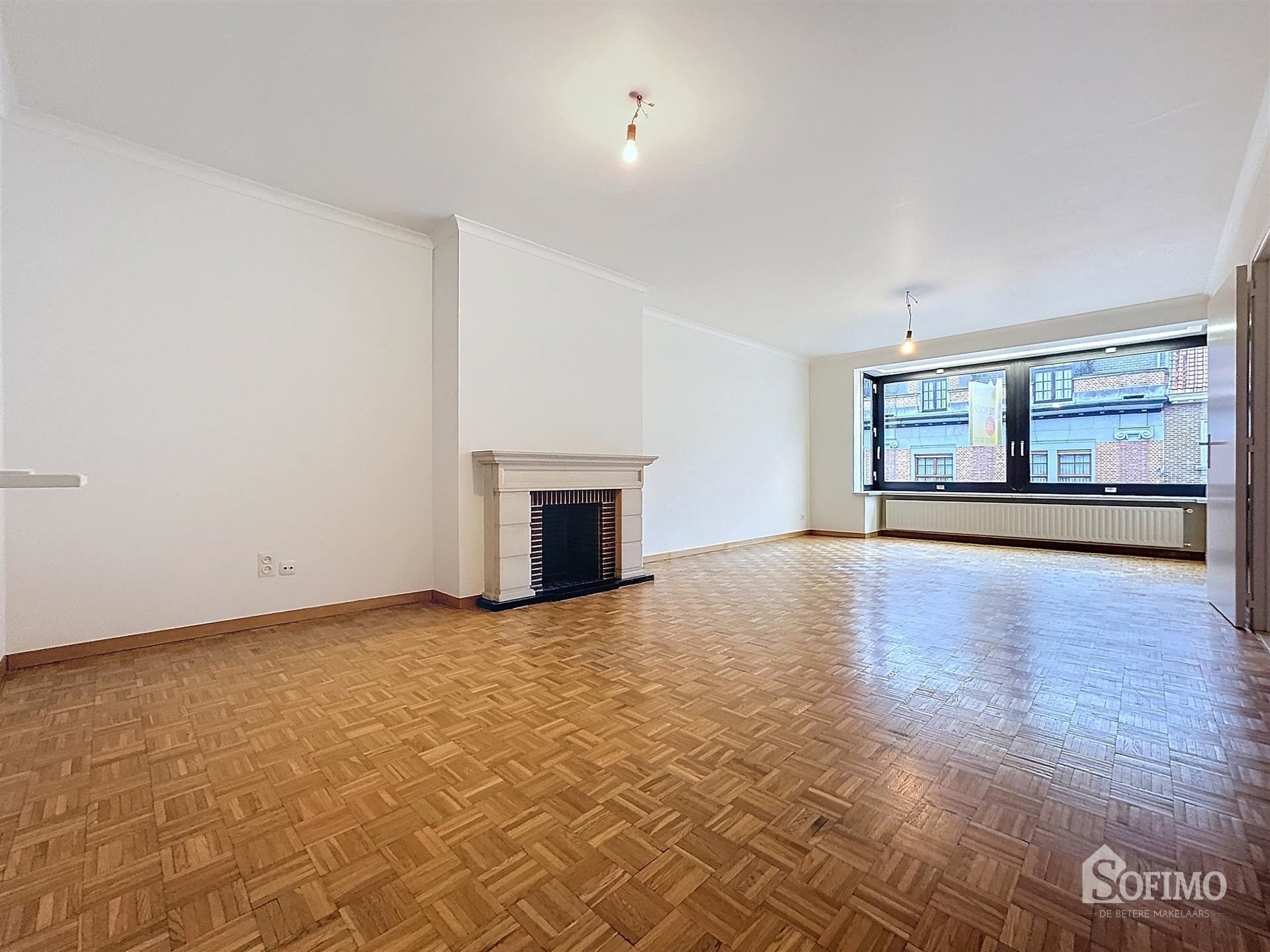 INSTAPKLAAR appartement (90m²) met 2 slaapkamers op 200m van de Grote Markt  - foto 1