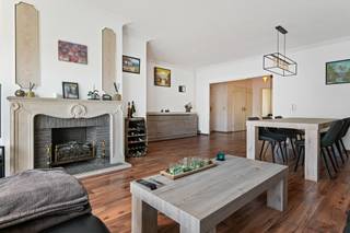 Dit aangenaam en lichtrijk appartement bevindt zich op de eerste verdieping van een verzorgd gebouw aan de Bikschotelaan. Een toplocatie:...