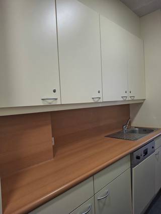 Het gebouw is gelegen in het Europese district, vlakbij het koninklijk paleis en het Warandepark. Gemakkelijk bereikbaar met het openbaar...