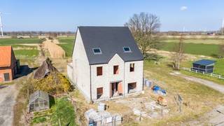 Ben je op zoek naar een casco woning op een toplocatie in Sint-Gillis-Waas? Lees hier dan zeker even verder!De nabijheid van invalswegen, de...