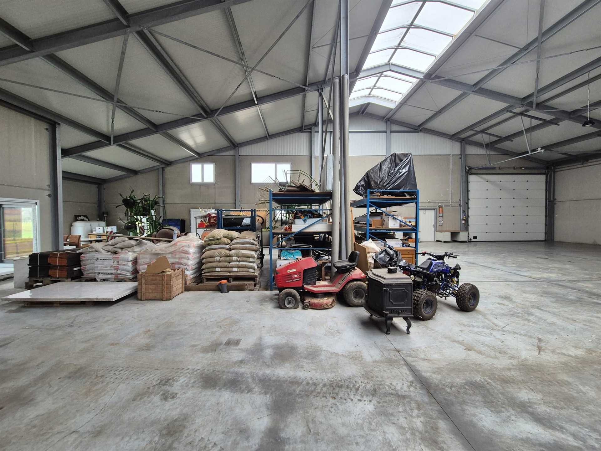 Loods van ± 1.000 m² met ruime buitenopslag. - foto 4