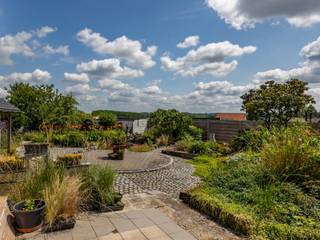 MAISON FAMILIALE IDYLLIQUE DANS UN ENVIRONNEMENT AGRICOLE. Cette construction ouverte a bénéficié en 2014 d'une rénovation majeure, tout en...