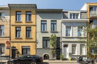 On a quiet street in Borgerhout, here you live in the middle of a neighborhood that is bustling with creativity and neighborhood spirit. This...