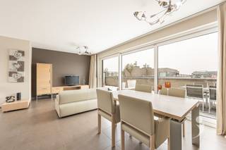 Prachtige penthouse met ruim terras en 3 slaapkamers Gevestigd in residentie Edelweiss, een mooi project gebouwd in 2007 en gelegen op een...
