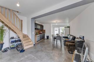 <p>Voor meer info of een bezoek, bel 054 69 39 31 - Op zoek naar een <strong>ruime woning waar u meteen kan intrekken?</strong> Deze instapklare gezinswoning in het rustige Iddergem biedt alles wat een gezin nodig heeft. De woning beschikt over<strong> een lichtrijke leefruimte</strong>, een praktische keuken, <strong>vier volwaardige slaapkamers</strong> en twee badkamers, wat zorgt voor optimaal comfort en voldoende ruimte voor het hele gezin. Dankzij de <strong>gunstige ligging</strong> bevinden scholen, winkels en openbaar vervoer zich in de nabije omgeving en zijn verbindingswegen vlot bereikbaar. <strong>Elektriciteit conform</strong> - <strong>Volledig gerenoveerd in 2024</strong> - Instapklaar - 4 slaapkamers - Cv op aardgas (Maatregelen opgenomen in het maatregelenregister: neen)</p>