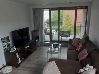 Aangenaam appartement op de eerste verdieping in deze kleine residentie, gelegen te Nieuwerkerken (nabij Aalst).GEEN VASTE KOSTEN.Lichtrijke...