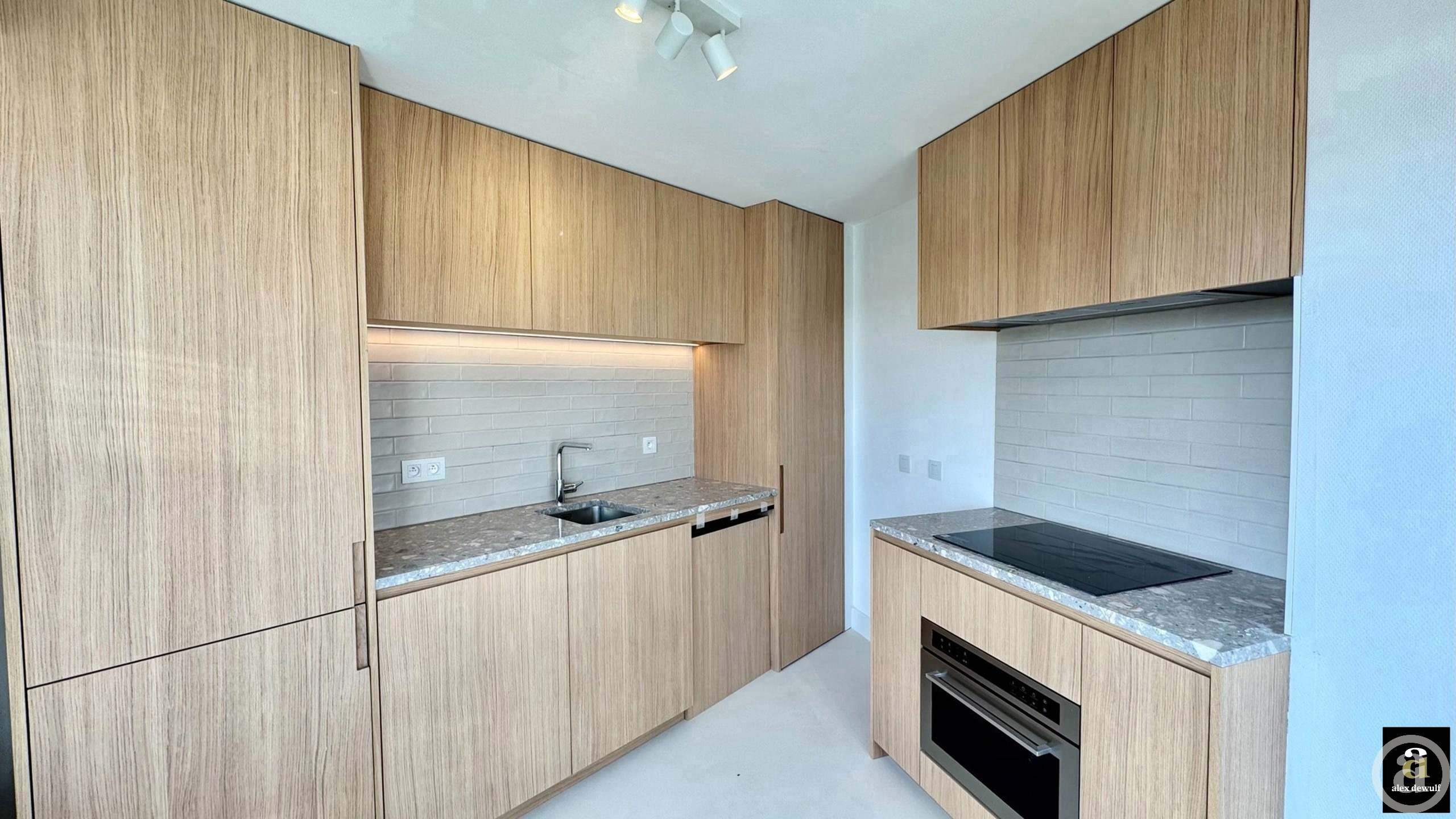 Gerenoveerd hoekappartement met 2 volwaardige slaapkamers, vlakbij het centrum van Knokke. - foto 4