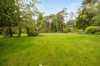 <strong><span>Prachtige bouwgrond op toplocatie</span></strong><br /><br />Op zoek naar de ideale locatie om uw droomwoning te realiseren? Deze ruime <strong>bouwgrond </strong>met een oppervlakte van 1500 m2 biedt tal van mogelijkheden voor het bouwen van een open bebouwing. Het perceel, gelegen in een groene omgeving, heeft de perfecte uitvalbasis vlakbij het centrum, sportcentra, scholen en winkels. <br /><br />De <strong>bouwgrond </strong>heeft een zuid georiënteerde tuin in een rustig gelegen straat. Het perceel heeft een enorme straatbreedte van meer dan 40 meter en biedt tal van mogelijkheden. Een unieke kans om uw droomwoning te realiseren!<br /><br /><span>Extra troeven</span>:<br />- zuid oriëntatie<br />- enorme straatbreedte (+ 40m)<br />- bouwklaar perceel<br /><br />Voor meer informatie over deze <strong>bouwgrond </strong>kan u mij vrijblijvend contacteren op 0479 22 90 35 of roel@reds.be.