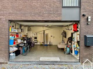 Centrum Ieper – Recente instapklare gezinswoning met energieprestatie label AGelegen in een rustige en intieme omgeving, maar toch in het centrum van...