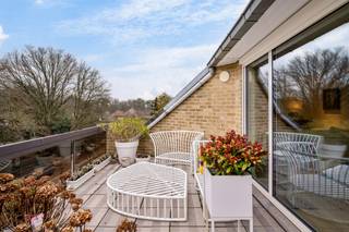 Uitzonderlijk luxueus dakappartement van 275m² met terras van 28m² en dubbele inpandige garage.Het appartement heeft een volledige renovatie...