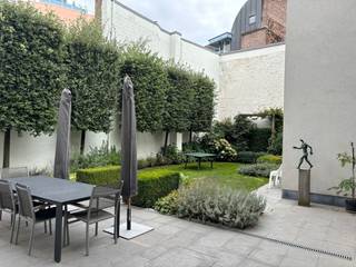 In het hartje van Gent Centrum, op wandelafstand van de Vrijdagsmarkt, Korenmarkt, ... vinden we dit gelijkvloers luxe appartement...