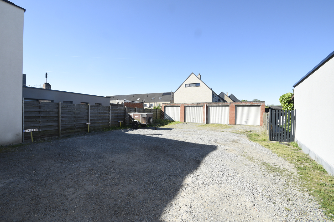 Interessante bouwgrond met 4 garageboxen. - foto 4