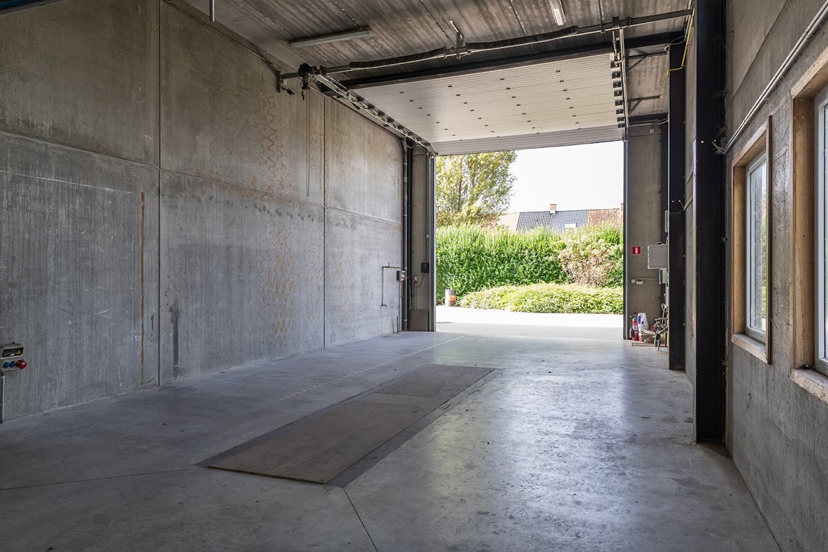 Modern bedrijfsgebouw in uitstekende staat nabij N9 - foto 5