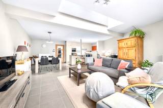 Recent en perfect instapklaar appartement met zuidgericht terras, garagebox en parkeerplaats, centraal gelegen in een aangename buurt! Dit...