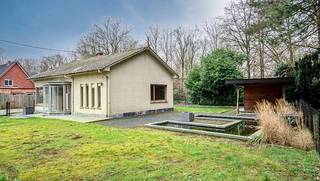 MUIZEN grens Bonheiden - Rustig gelegen landhuis met tuin op 9 are 31 ca met siervijver - achterin gelegen met private toegangsweg.Tuin paalt met...