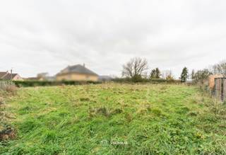 VALIMMAS verkoopt dit prachtig gelegen perceel bouwgrond, bestemd voor een ruime driegevelwoning. Eventueel ook samen te voegen met het...