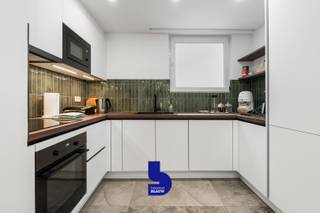 Ontdek deze instapklare, volledig vernieuwde en uitzonderlijk ruime woning mét garage, gelegen op een toplocatie in het hart van de stad. Hier...