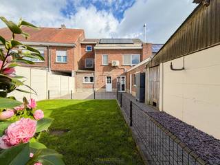 ENERGIEZUINIGE GEZINSWONING met EPC-label B, gelegen in het CENTRUM van Dikkelvenne (Gavere), met VLOTTE VERBINDING naar INVALSWEGEN, winkels,...