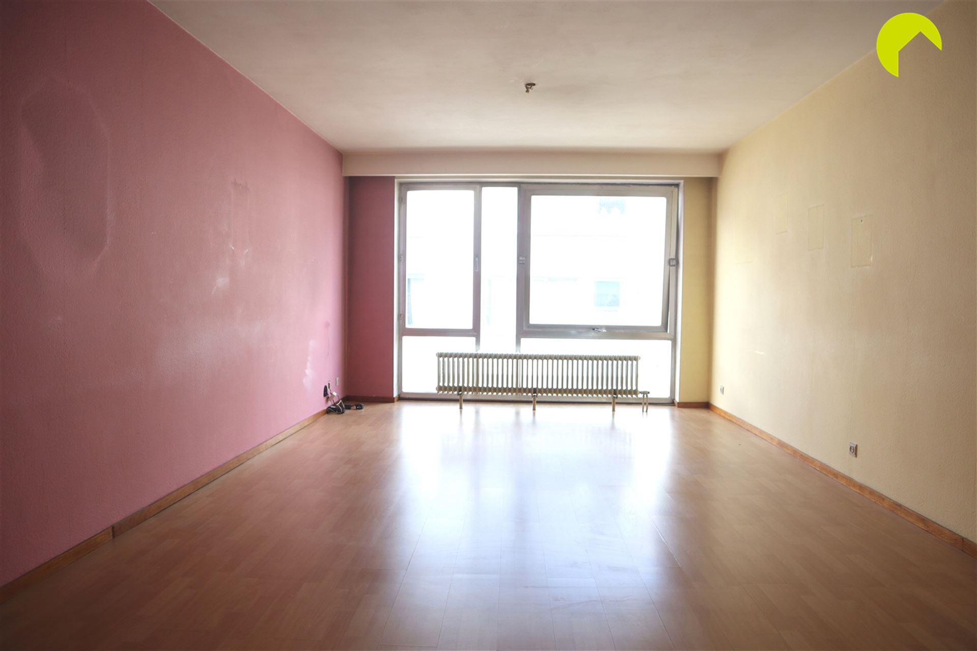 In het centrum van Antwerpen, in de wijk Markgrave, vinden we dit 2 slks appartement met terras terug! - foto 4