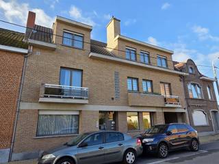 GEZELLIG GELIJKVLOERSAPPARTEMENT MET 1 SLAAPKAMER, GROOT ZUID-GEORIËNTEERD TERRAS 19M² EN GARAGE.rustige ligging nabij centrum met vlotte...