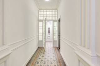 PRACHTIG GERENOVEERDE HERENWONING MET ZUIDERSE TUIN je voelt de vibe en de sfeer vanaf je deze lichtrijke speciale woning betreedt charmante inkomhal...