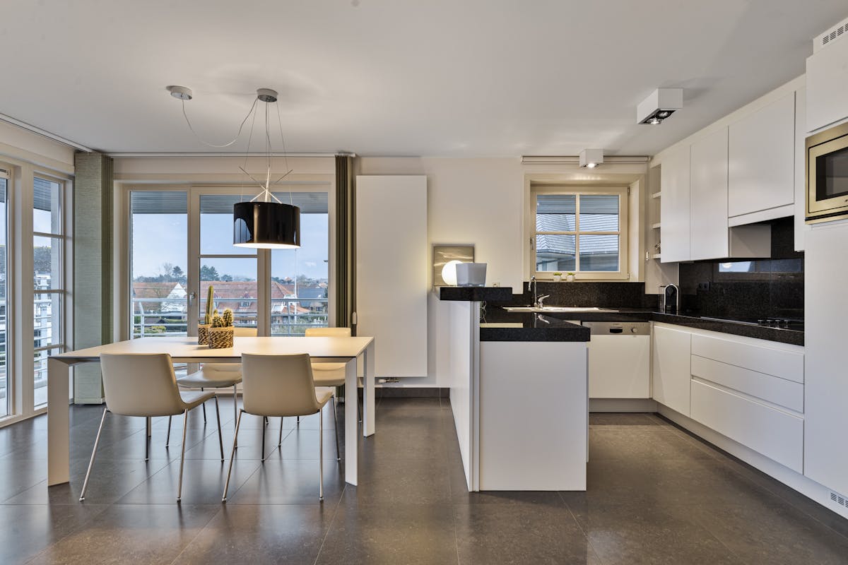 Hoekappartement met 2 slaapkamers en garage in Sint-Idesbald - foto 3