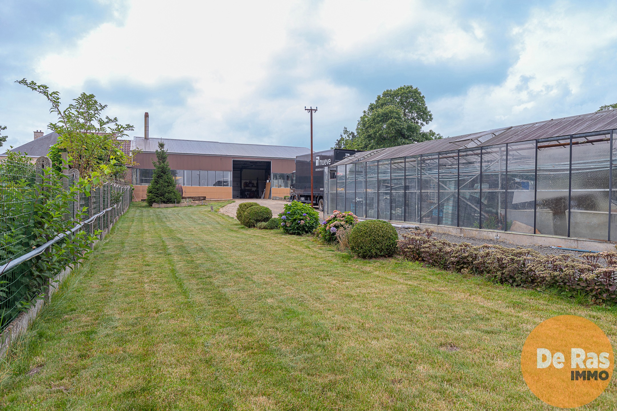 ERPE-MERE - Goed onderhouden woning met magazijn en serres - foto 3