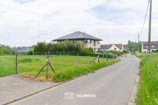 VALIMMAS verkoopt deze prachtig gelegen grond in woongebied, 08 are 63 ca groot, en ideaal georiënteerd naar het zuidwesten !...