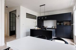 Stijlvol gerenoveerd appartement met authentieke elementen en balkons in de buurt Sint-KatelijneGelegen in het hart van één van de meest gegeerde en...