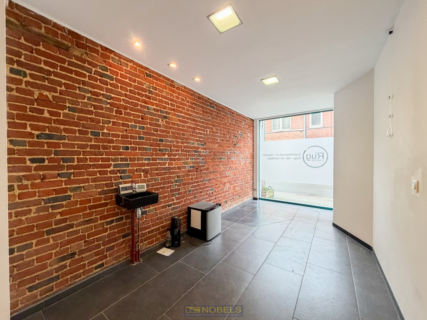 Te koop, Opbrengsteigendom met handelspand en duplex-appartement op topligging te Oudenaarde! - foto 3
