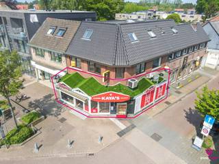 Mooi handelspand op een prachtige locatie in Heusden-Zolder!<br /><br />Dit hoekpand bevindt zich midden op de Koolmijnlaan in Heusden, waardoor het een fantastische zicht locatie heeft. Gratis parkeerplekken zijn volop beschikbaar, waardoor het gemakkelijk bereikbaar is voor klanten. Momenteel is dit pand in gebruik als slagerij, maar de veelzijdigheid van deze locatie biedt talloze mogelijkheden voor investeerders of ondernemers die op zoek zijn naar een toplocatie. Het kan gebruikt worden voor verschillende doeleinden.<br /><br />Dit handelsgelijkvloers op toplocatie heeft een totale oppervlakte van +/- 71m² waarvan een winkelruimte, een keuken en een wc. Aan de zijgevel is er een aparte ingang naar de winkelruimte.<br /><br />Het pand is momenteel verhuurd en wordt verkocht onder registratierechten. Een absolute buitenkans voor een ondernemer of wie wil investeren met hoog rendement.<br /><br />Pluspunten:<br />* toplocatie!<br />* in het centrum;<br />* opbrengsteigendom;<br />* hoog rendement<br />* veel parkeermogelijkheden;<br /><br />Voor een afspraak of meer info, bel ons op 078/78.78.70, of kom gewoon binnen op ons kantoor. Steeds welkom!<br />Maatregelen opgenomen in het Maatregelenregister: nee