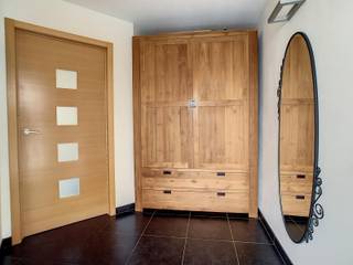 Charmante gezinswoning gelegen in een doodlopende straat, vlakbij het centrum van Leuven en nabij invalswegen!<br /><br />Deze woning bestaat uit een inkomhal met gastentoilet, een zeer lichtrijke woonkamer met zicht op de prachtige tuin, een volledig geïnstalleerde keuken (voorzien van een koelkast, dubbele spoelbak, keramische kookplaat met dampkap, een microgolfoven, een oven en een vaatwasmachine) met aansluitend een berging.<br /><br />Op de eerste verdieping bevinden zich 3 slaapkamers waarvan 1 met dressing-ruimte, een badkamer (voorzien van een ligbad, een inloopdouche, een dubbele spoelbak en een toilet) en een bureau.<br /><br />Op het zuid-gerichte terras is het heerlijk vertoeven, waar u kan genieten van de mooie aangelegde tuin met tuinhuis. De wagen kan u parkeren in de ruime garage of op de oprit.<br />Verder heeft de woning een kelder van 56 m².<br /><br />De huurprijs bedraagt 1.650 euro. Alle verbruik is privatief.<br />Het tuinonderhoud is inbegrepen in de huurprijs.<br /><br />Dankzij de zonnepanelen heeft deze woning een lager verbruik en is dus zeer energiezuinig! <br /><br />De woning is beschikbaar vanaf 01/01/2026.<br /><br />Interesse in deze buitengewone woning? Plan snel je bezoek in via onze website www.living-stone.be. <br />Bij vragen, neem contact op via michelle.vanroy@living-stone.be.