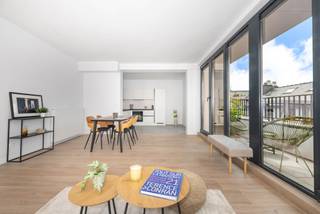 Laken – DUPLEX APPARTEMENT met 2 slaapkamers (10m² - 17m²) en 1 badkamer. Kleine mede-eigendom met 2- en 3-slaapkamer appartementen...
