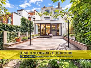 <strong><span><span>1ste bezoekdag zaterdag 20 juni! Inschrijven kan via www.nobels.be onder referentienummer 4384805.</span></span><br /><br />PRACHTIGE HERENWONING BOORDEVOL GRANDEUR</strong>, marmeren accenten en een <strong>SFEERVOLLE STADSTUIN</strong> in Sint-Agatha-Berchem, met vlotte verbinding naar de <strong>EUROPESE WIJK</strong>. Deze statige woning uit <strong>1932</strong> charmeert met haar indrukwekkende inkomhal in <strong>CARRARAMARMER</strong> en <strong>ROYALE LEEFRUIMTES</strong> waaronder salon, zithoek, eetplaats en keuken. De <strong>MARMEREN DRAAITRAP</strong> leidt naar een elegante verdieping met bureauhoek, een <strong>RIANTE MASTER BEDROOM MET DRESSING EN LUXUEUS AFGEWERKTE ENSUITE BADKAMER</strong>. Op de tweede verdieping bevindT zich een doorloopdressing en <strong>TWEE RUIME SLAAPKAMERS, ELK MET EIGEN DOUCHEHOEK</strong>. Ook het <strong>ZOLDERNIVEAU BIEDT UITBREIDINGSMOGELIJKHEDEN</strong>. De <strong>SOUS-TERRAIN</strong> omvat een <strong>DIEPE, INPANDIGE GARAGE</strong>, technische ruimte, <strong>WIJNKELDER</strong>, berging en wasplaats. De aangename stadstuin vormt een <strong>GROENE COCON VAN RUST</strong>. Dankzij de <strong>DIRECTE TRAMVERBINDING NAAR HET CENTRUM</strong> en de vlotte bereikbaarheid van de <strong>EUROPESE INSTELLINGEN EN INTERNATIONALE KANTOREN</strong>, is dit een uitgelezen kans voor wie <strong>PRESTIGE, RUIMTE EN LIGGING</strong> wil combineren in een <strong>ELEGANTE STEDELIJKE SETTING</strong>.<br /> <br />Adres: Koning Albertlaan 110 te Sint-Agatha-Berchem