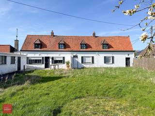 Te renoveren of nieuwbouw. Kangoeroewoning of andere mogelijkheden. Tussen centrum en natuur. Unieke landelijke verzichten naar Kluisbos.