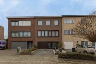Immo Pické biedt U deze goed onderhouden en gunstig gelegen woning aan in de nabijheid van scholen, winkels, openbaar vervoer en de...