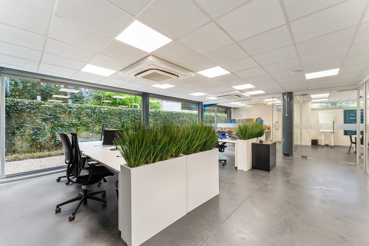 Kantoorruimtes met ruime parking op een perceel van 2534 m² te Tremelo - foto 5