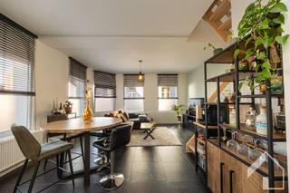 Recent gerenoveerde hoekwoning nabij het centrum van Lier, op wandelafstand van winkels, scholen en openbaar vervoer, en de groene long rond Lier...