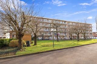 Deze garage is gelegen nabij het centrum van Roeselare.De garage is voorzien van een manuele kantelpoort.Er is geen elektriciteit in de garage.De...